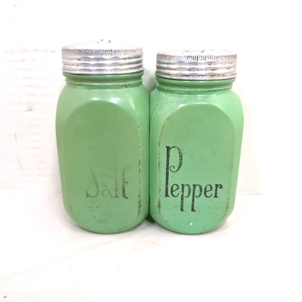 Vintage Anchor Hocking Painted Color Green Salt Pepper Shakers